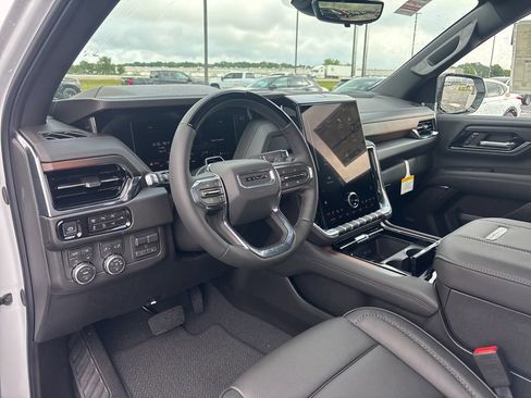 New 2026 GMC Yukon Denali w/ Denali Reserve Package AWD/4WD image 14