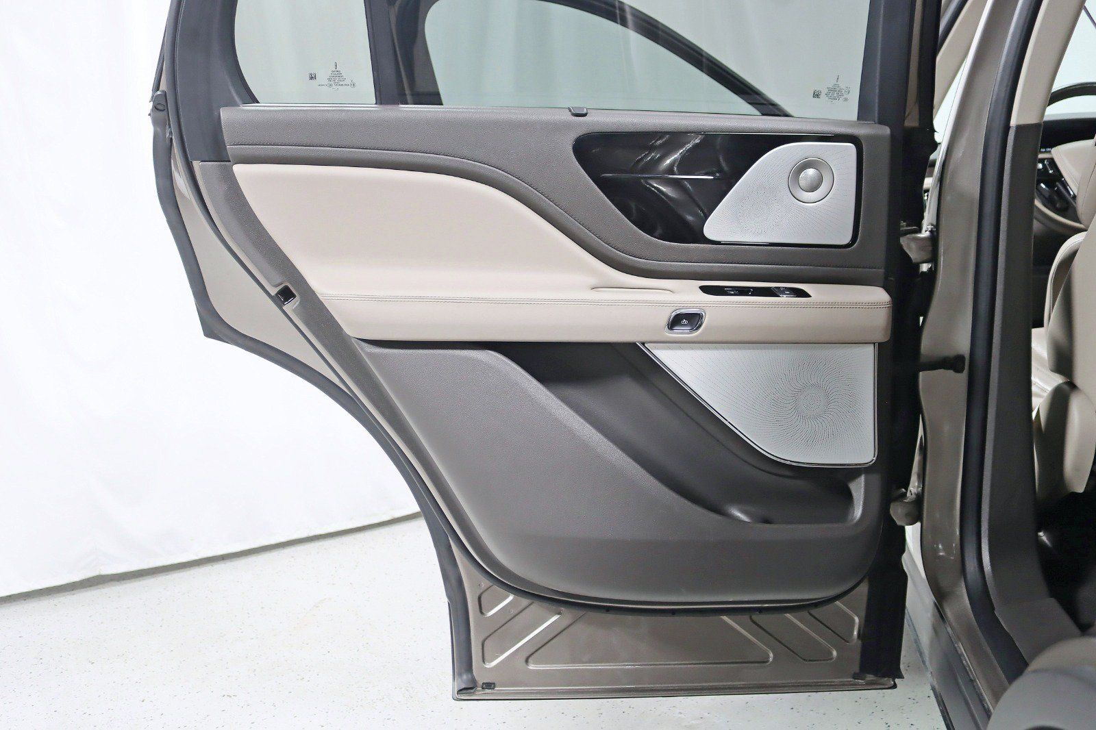 Used 2020 Lincoln Aviator Reserve w/ Equipment Group 202A AWD/4WD image 36