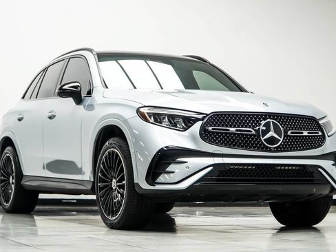 Used 2023 Mercedes-Benz GLC 300 4MATIC image 4