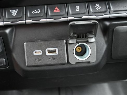 Used 2023 Chevrolet Silverado 2500 LT AWD/4WD image 9