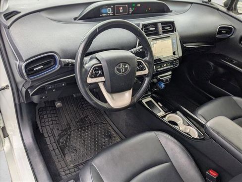 Used 2016 Toyota Prius Three Touring image 10