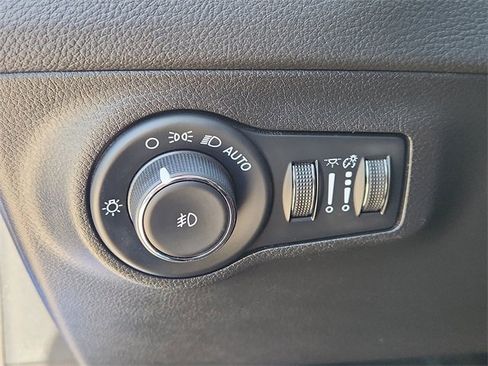 Used 2021 Jeep Compass Latitude image 17