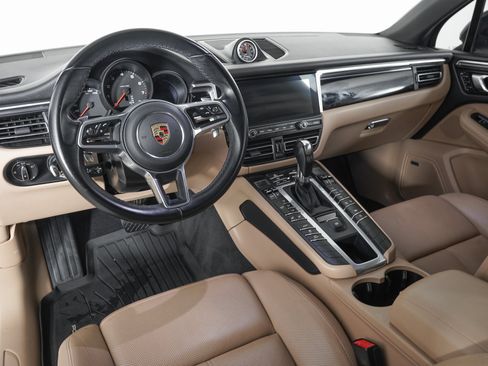 Used 2021 Porsche Macan image 16
