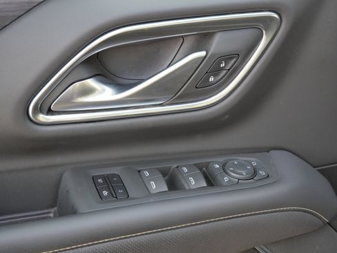 Used 2022 GMC Yukon XL SLT w/ SLT Premium Package image 17