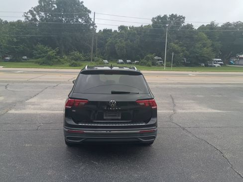 Used 2023 Volkswagen Tiguan SE FWD image 3