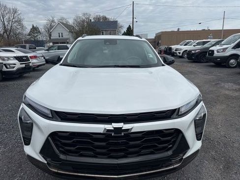 Used 2025 Chevrolet Trax ACTIV w/ Sunroof Package image 3