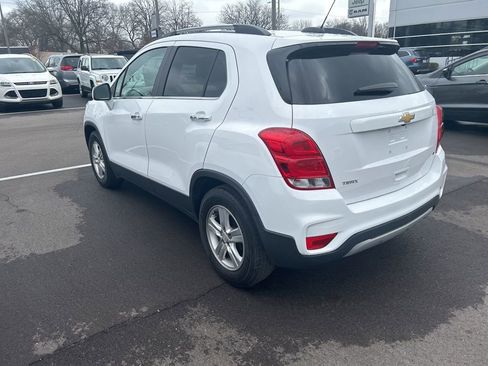 Used 2020 Chevrolet Trax LT w/ Sun & Sound Package FWD image 7