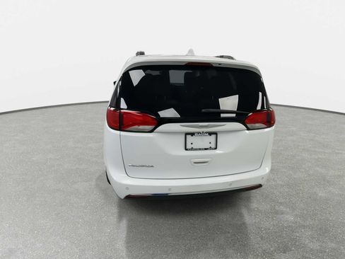 Used 2017 Chrysler Pacifica Touring-L Plus w/ Tire & Wheel Group FWD image 7