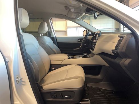 Used 2023 Nissan Pathfinder SL image 21