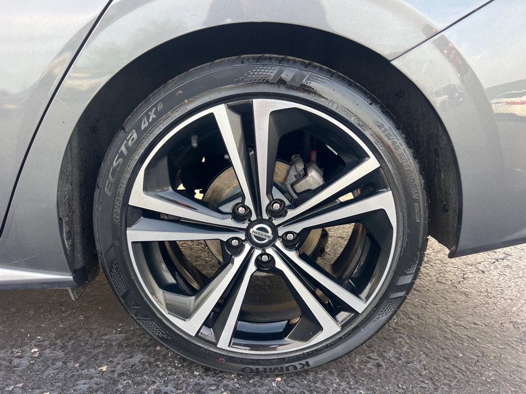 Used 2020 Nissan Sentra SR w/ Trunk Package FWD image 31