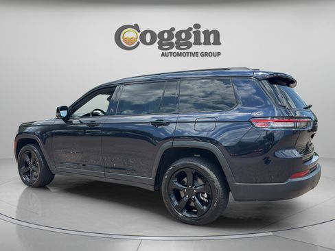 Used 2023 Jeep Grand Cherokee L Limited w/ Luxury Tech Group II RWD image 3