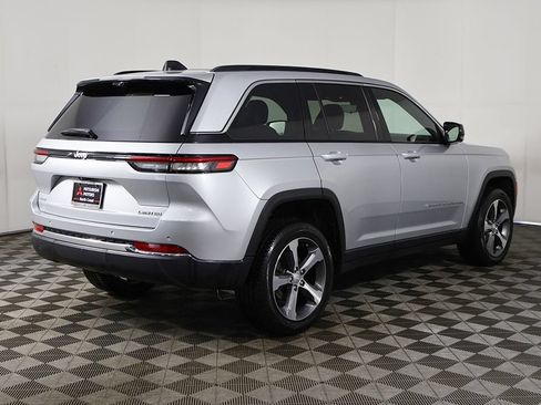 Used 2024 Jeep Grand Cherokee Limited w/ Luxury Tech Group II AWD/4WD image 14
