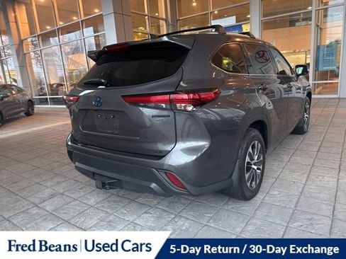 Certified 2021 Toyota Highlander XLE image 8