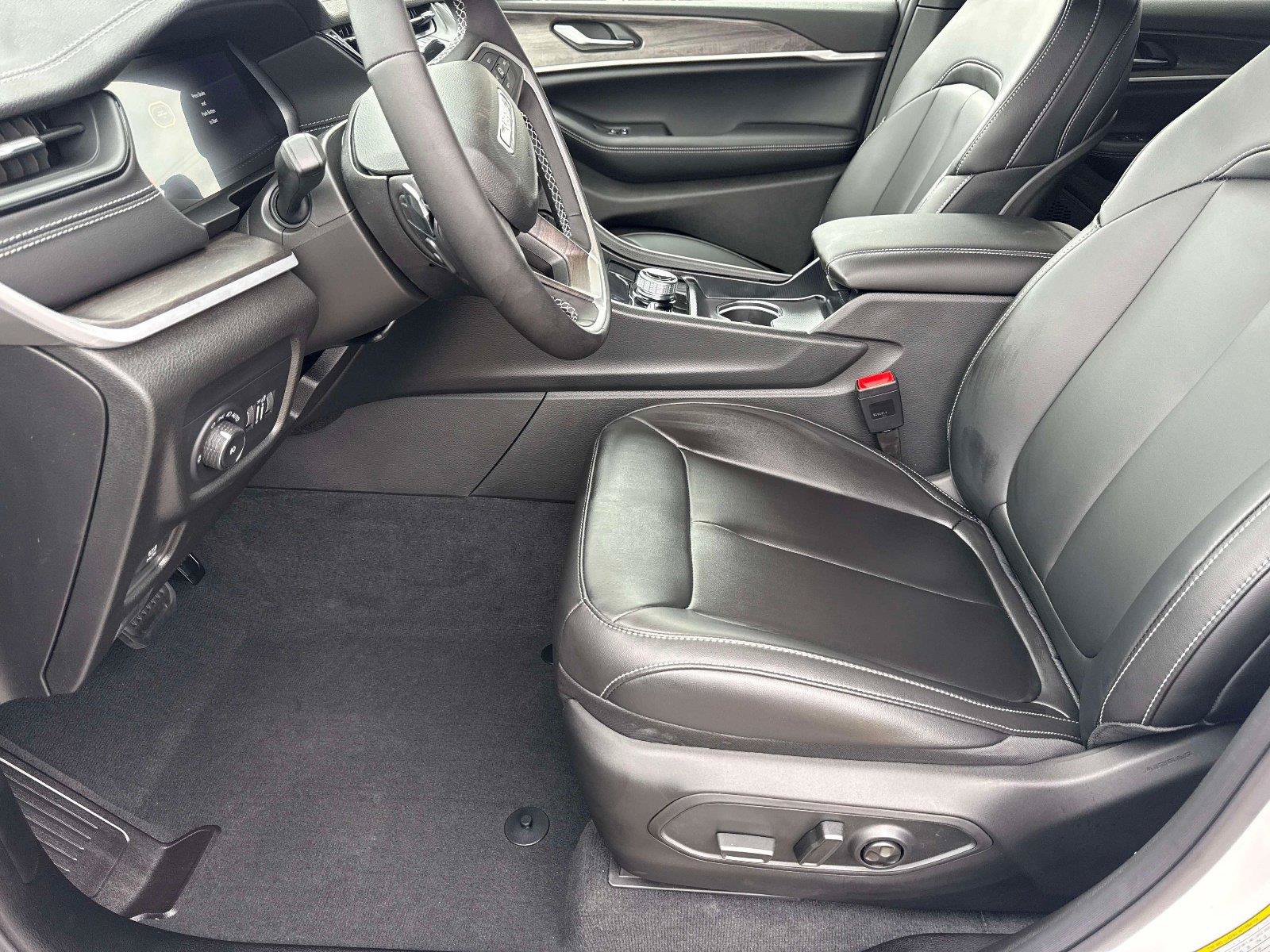 New 2027 Jeep Grand Cherokee Limited AWD/4WD image 14