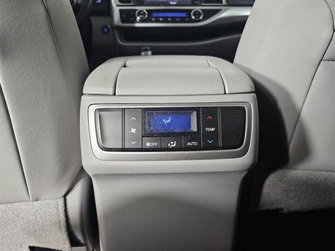 Used 2019 Toyota Highlander XLE image 46