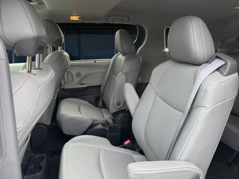 Used 2023 Toyota Sienna XLE w/ XLE Plus Package image 16