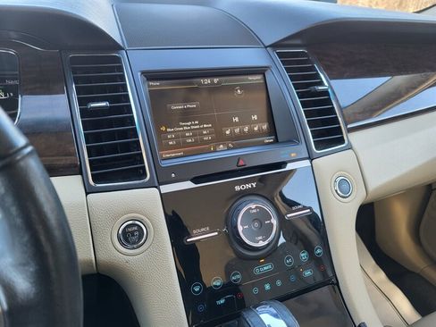 Used 2015 Ford Taurus Limited w/ Equipment Group 301A image 18