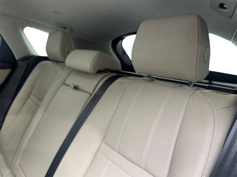 Used 2022 Land Rover Range Rover Velar R-Dynamic S image 35