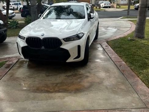 Used 2024 BMW X6 xDrive40i w/ Premium Package image 4