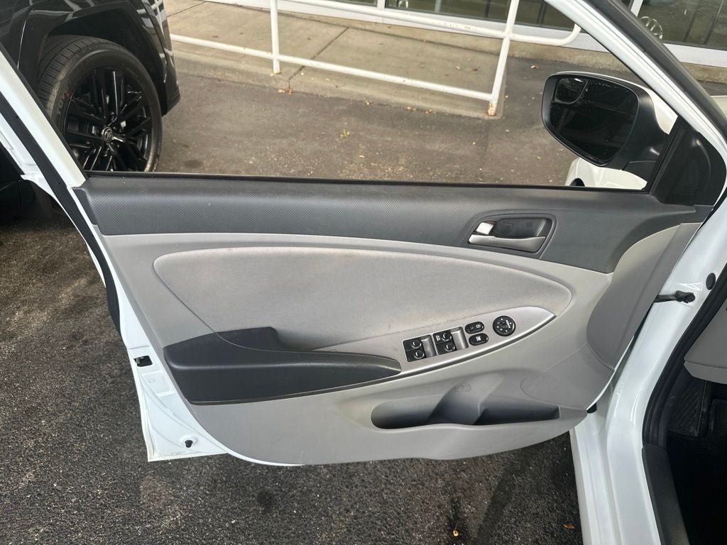 Used 2015 Hyundai Accent GS FWD image 11