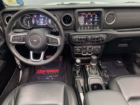 Used 2022 Jeep Wrangler Unlimited Sahara w/ Cold Weather Group AWD/4WD image 15