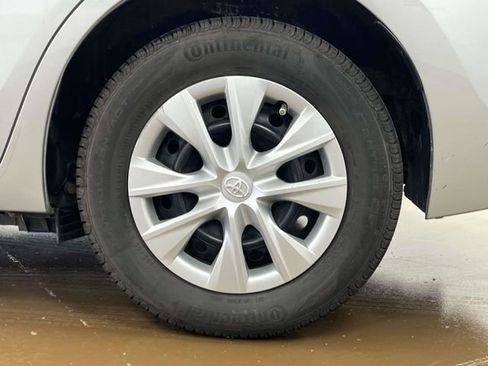 Used 2015 Toyota Corolla L image 12