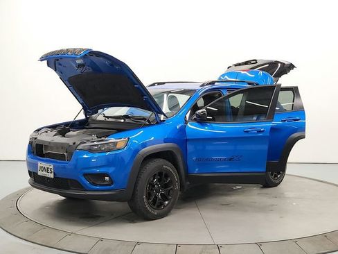 Used 2022 Jeep Cherokee Latitude AWD/4WD image 11