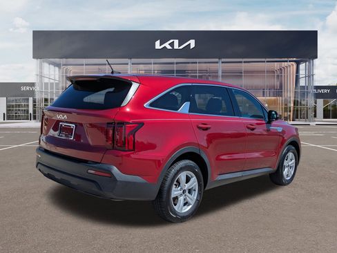 Certified 2023 Kia Sorento LX image 4