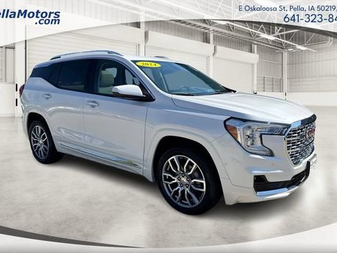 Used 2024 GMC Terrain Denali w/ Denali Premium Package AWD/4WD image 1