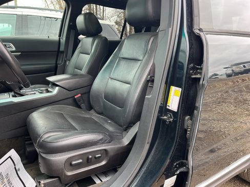 Used 2015 Ford Explorer XLT w/ Equipment Group 202A image 16