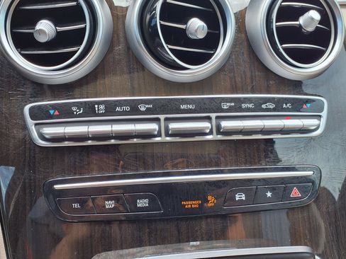Used 2021 Mercedes-Benz GLC 300 4MATIC image 25