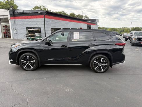 Used 2021 Toyota Highlander XSE AWD/4WD image 2
