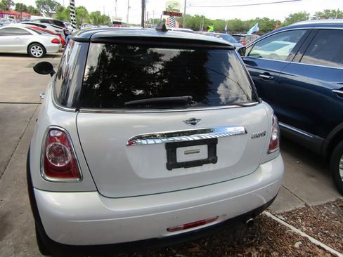 Used 2011 MINI Cooper Hardtop image 3