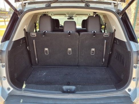 Used 2025 Nissan Pathfinder SV image 18