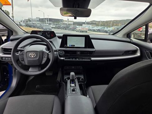 Used 2025 Toyota Prius LE FWD image 14