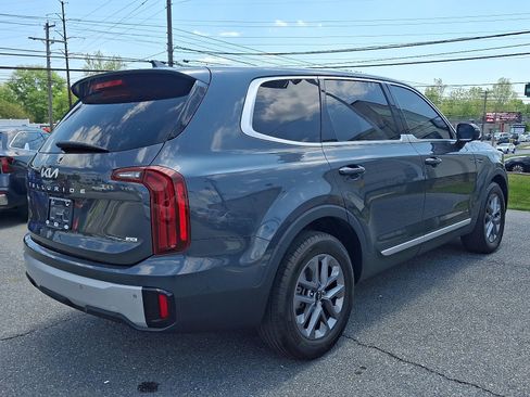 Used 2023 Kia Telluride LX AWD/4WD image 4