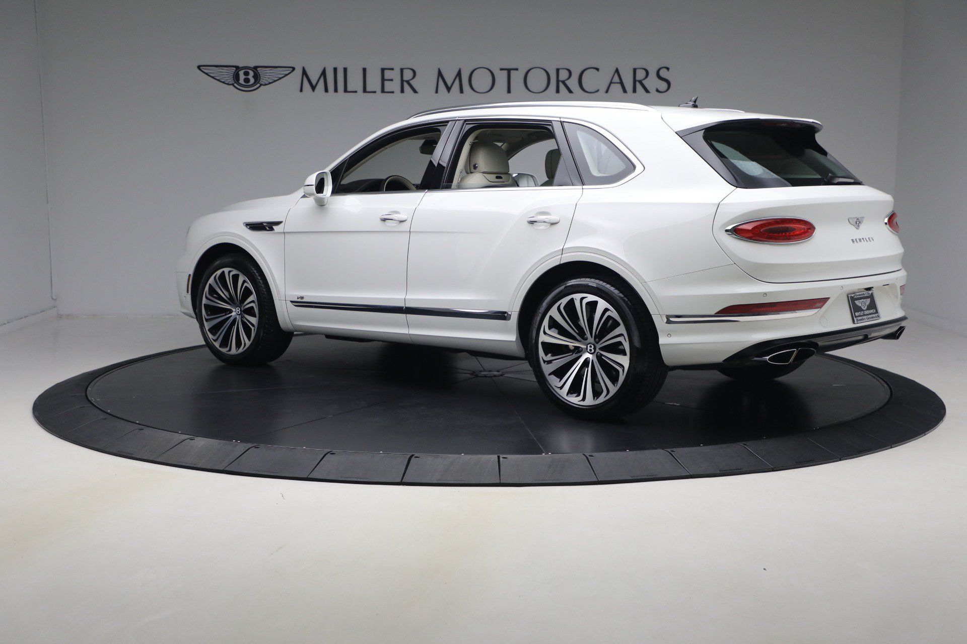 Certified 2022 Bentley Bentayga AWD/4WD image 4