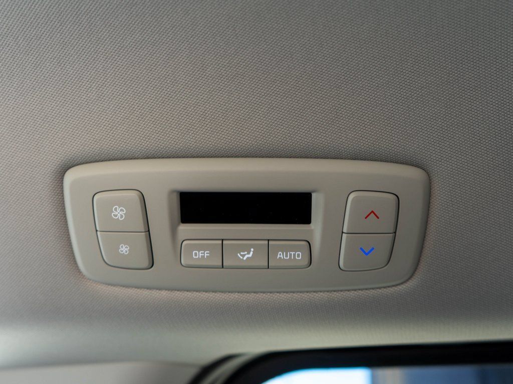 Used 2026 Kia Carnival FWD image 14