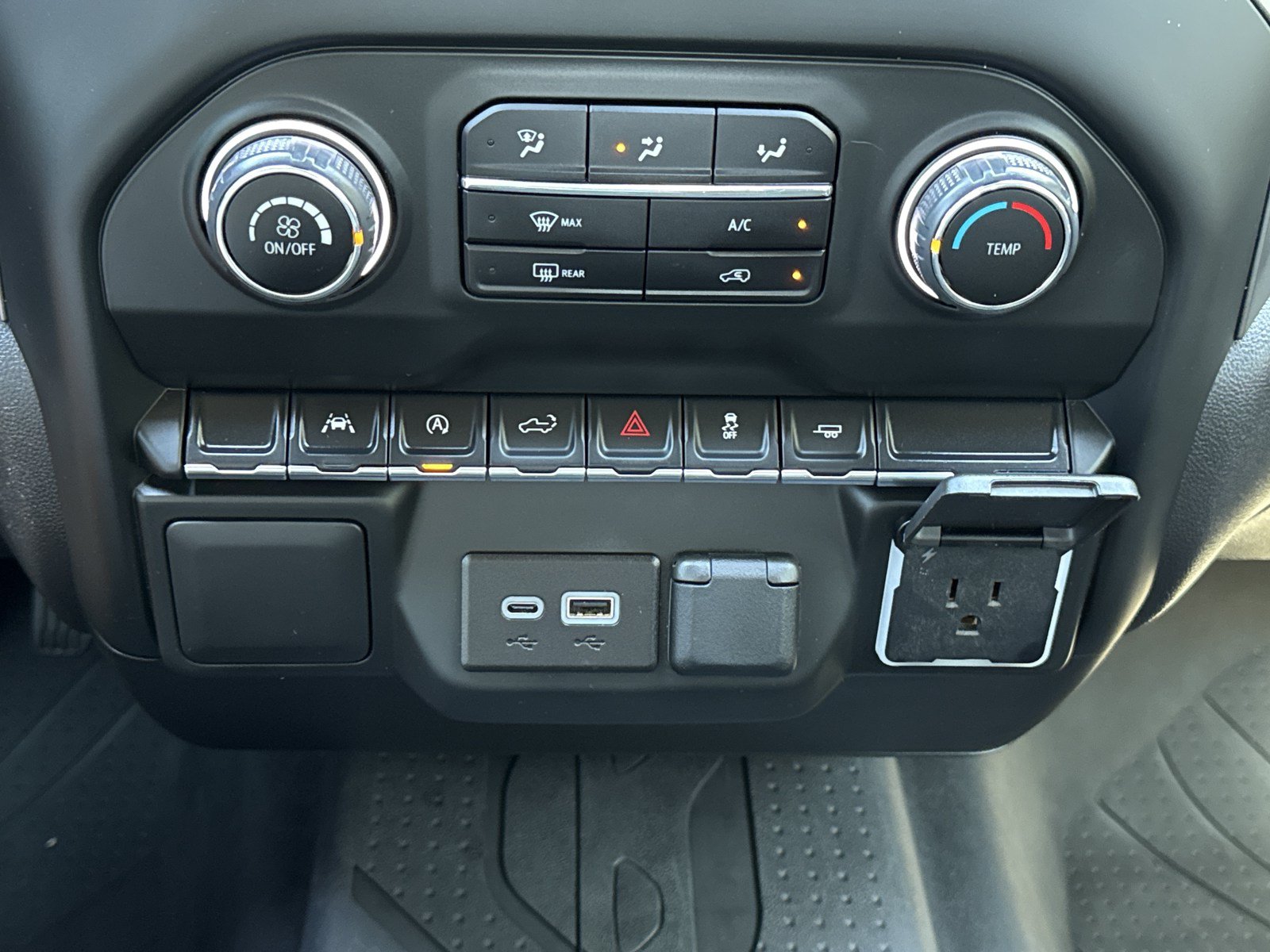 Used 2024 Chevrolet Silverado 1500 Custom w/ Turbomax Blackout Package RWD image 22