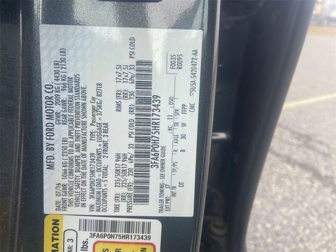 Used 2017 Ford Fusion SE image 33