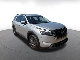 Used 2025 Nissan Pathfinder SV video 2