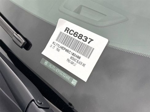 Used 2025 Chevrolet Trax LT FWD image 30