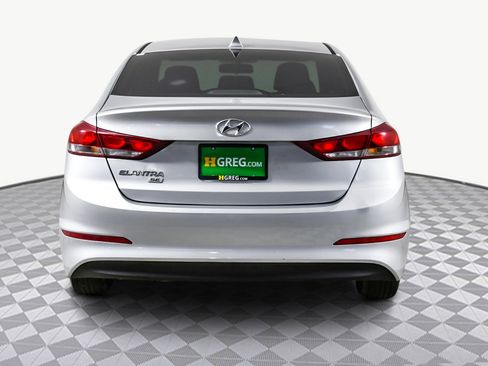 Used 2017 Hyundai Elantra SE image 7