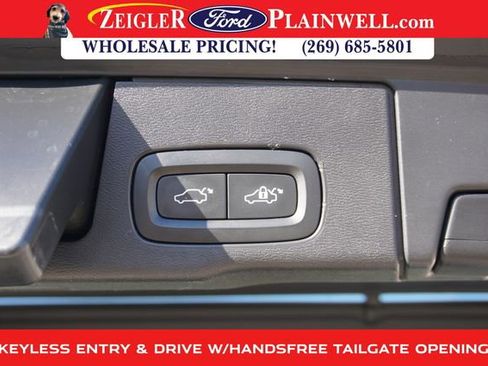 Used 2018 Volvo XC60 T6 Momentum w/ Advanced Package image 11