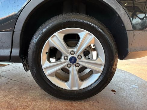 Used 2015 Ford Escape SE image 25