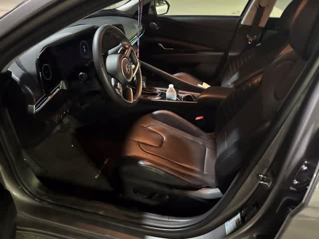 Used 2023 Hyundai Elantra Limited FWD image 2