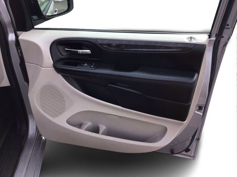 Used 2017 Dodge Grand Caravan SE FWD image 21
