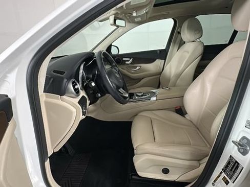 Used 2019 Mercedes-Benz GLC 300 4MATIC image 11