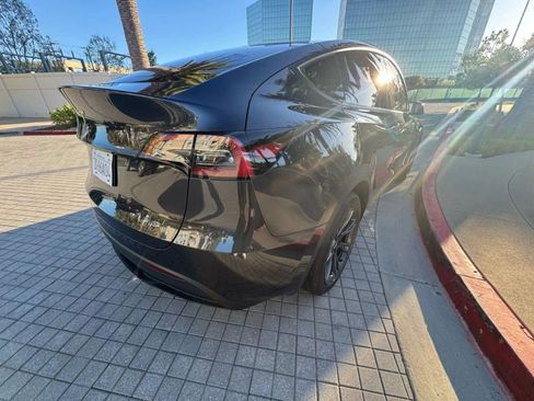 Used 2024 Tesla Model Y Long Range RWD image 4