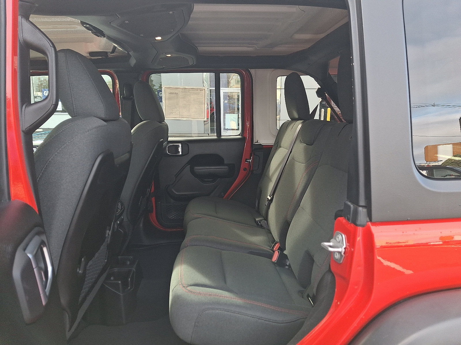 Used 2025 Jeep Wrangler Unlimited Rubicon AWD/4WD image 11